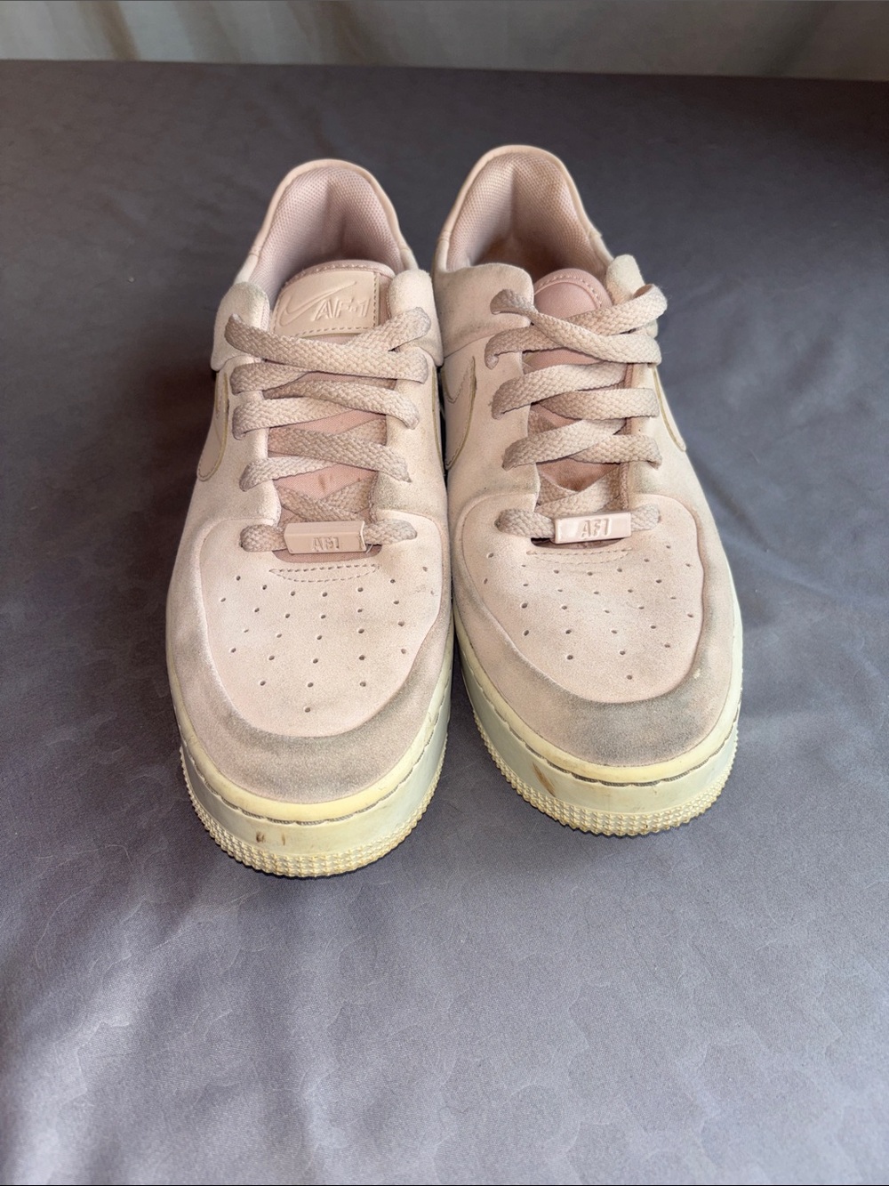 Nike Women’s Low-Top Suede AirForce1 in Light pink